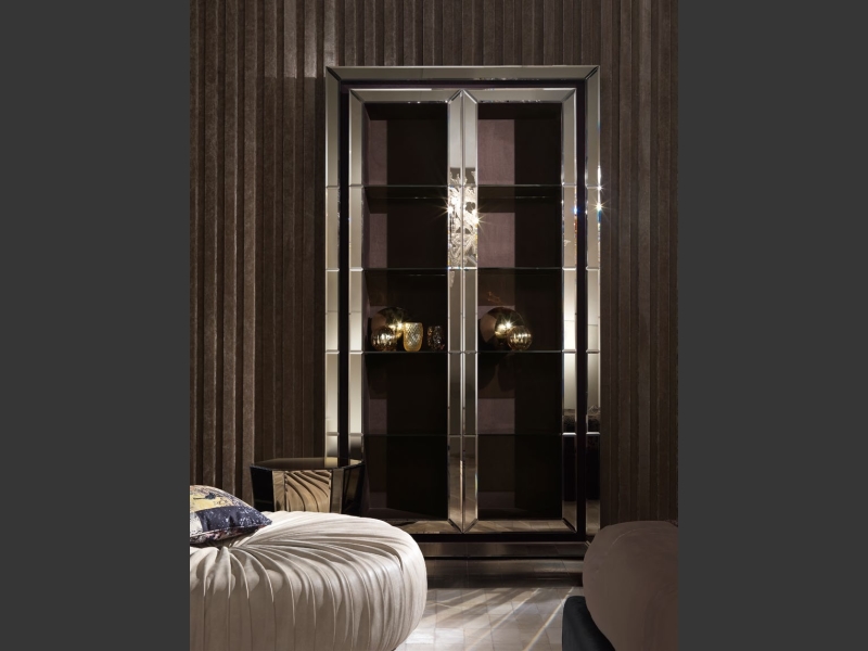 ВИТРИНА ROBERTO CAVALLI DORIAN